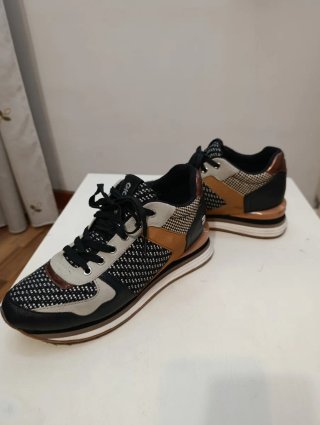 Zapatillas cuña Gioseppo negras y marrones