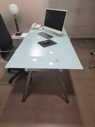 Mesa de oficina cristal y metal