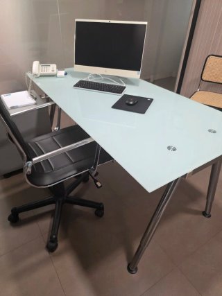 Mesa de oficina cristal y metal