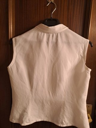 Camisa de lino blanca sin mangas