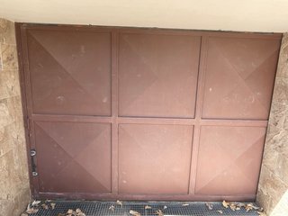 Puerta metálica de garage