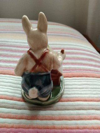 Figura porcelana conejo y perro