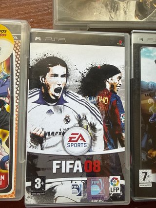 Lote de 4 Juegos PSP: FIFA 08, God of War, Ratchet