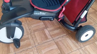 Triciclo de paseo rojo