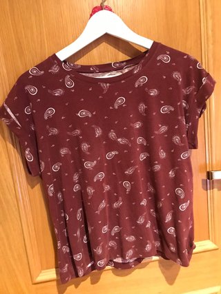 Conjunto Peto Negro y Camiseta Roja