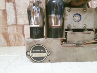 Radio antigua válvulas baquelita madera vintage
