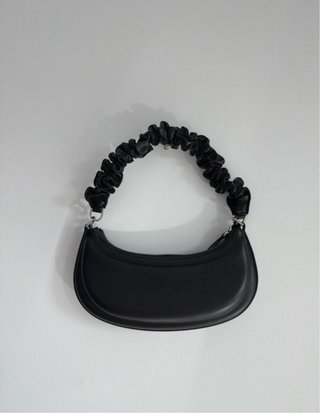 Bolso Zara Negro con Asa Fruncida