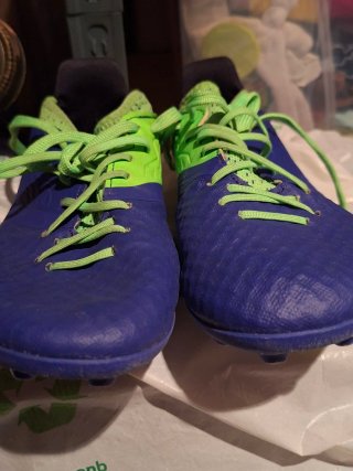 Botas de fútbol  niño azules y verdes, talla 36