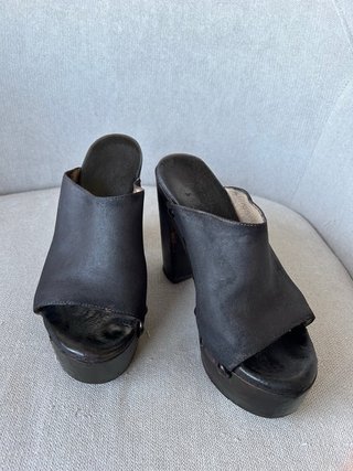 Zuecos plataforma negros talla 39