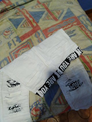 Pantalón vaquero blanco desgarrado Talla S