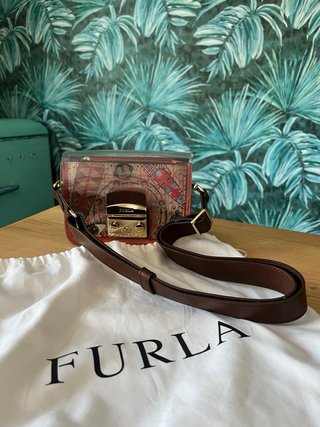 Bolso Furla Marrón y multocolor.