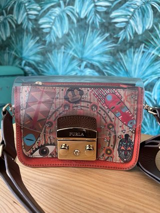 Bolso Furla Marrón y multocolor.