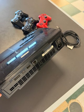 PS3 74GB con 3 controller