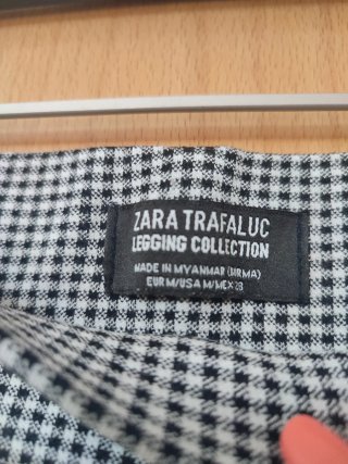 Pantalón tipo malla estampado