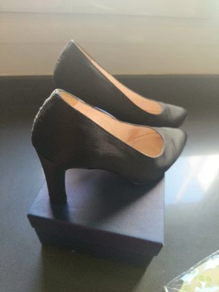 Zapatos de tacón alto en raso negro