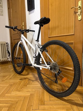 Bicicleta blanca casi nueva