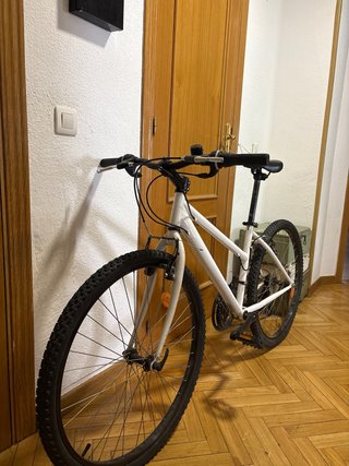 Bicicleta blanca casi nueva