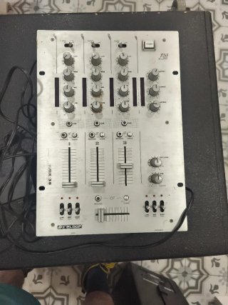 Mesa de mezclas Reloop RMX-30