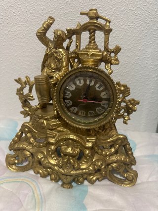Máquina de escribir, vajilla ,reloj clásico pedal
