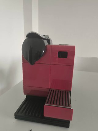 Cafetera Nespresso Delonghi Roja