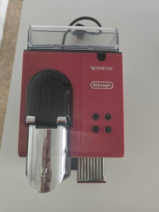 Cafetera Nespresso Delonghi Roja