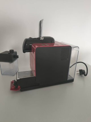 Cafetera Nespresso Delonghi Roja