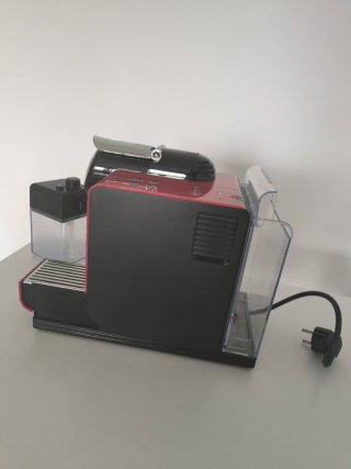 Cafetera Nespresso Delonghi Roja