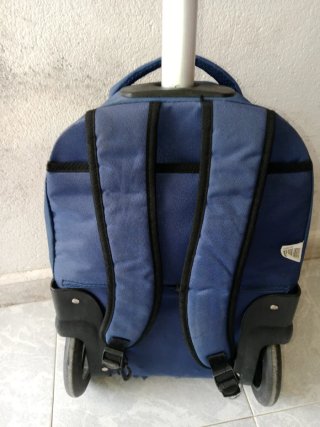 Vendo Mochila escolar con ruedas azul como nueva