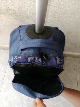 Vendo Mochila escolar con ruedas azul como nueva