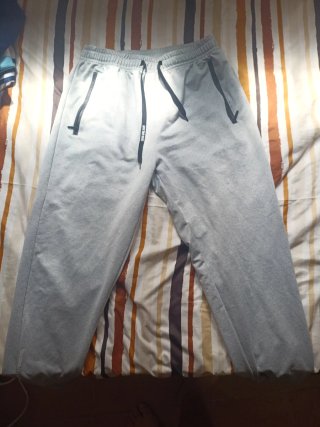 Pantalón chándal gris con cremalleras
