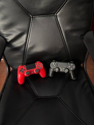 PS4 Slim 1TB + 2 Mandos Originales