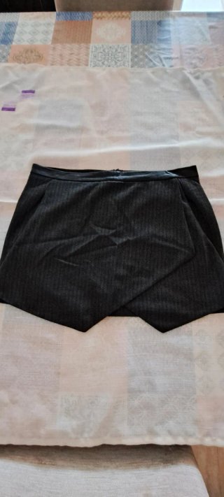 MiniFalda corta Zara talla M ropa chica mujer
