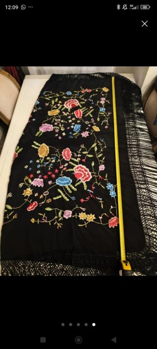 Mantón de Pili bordado