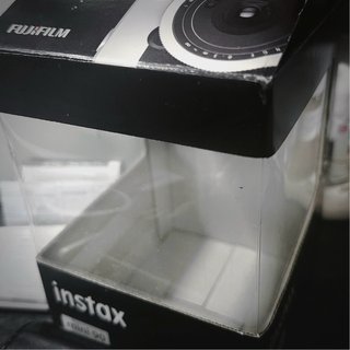 Cámara Instax Mini 90 Fujifilm con caja
