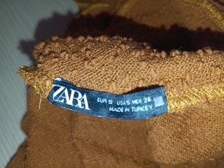 Foulard marrón con cuello alto