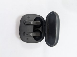 Auriculares JBL Wave 300 TWS Negros