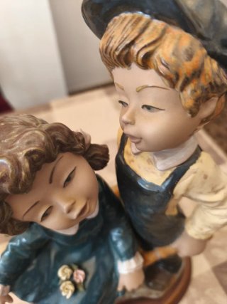 Figura TENGRA porcelana niños