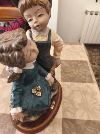 Figura TENGRA porcelana niños