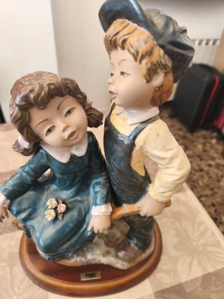 Figura TENGRA porcelana niños