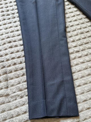 Pantalón de vestir gris oscuro elegante