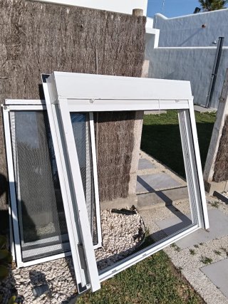 Dos ventanas de aluminio