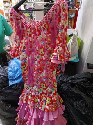 Traje de flamenca rojo volantes