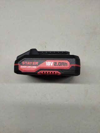Taladro a batería Stayer. Batería y cargador