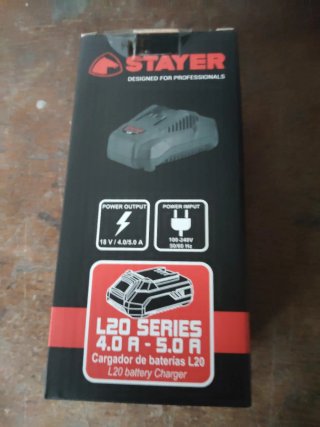 Taladro a batería Stayer. Batería y cargador