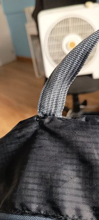 Mochila de viaje Alaska 40L gris y negra