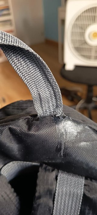 Mochila de viaje Alaska 40L gris y negra