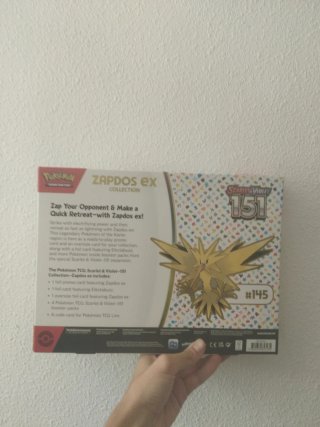 Caja Pokémon TCG Zapdos 151 Inglés