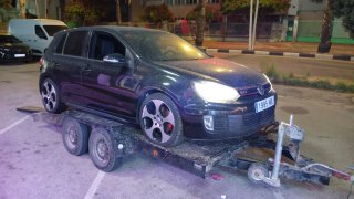 Transporte vehículos con remolque plataforma