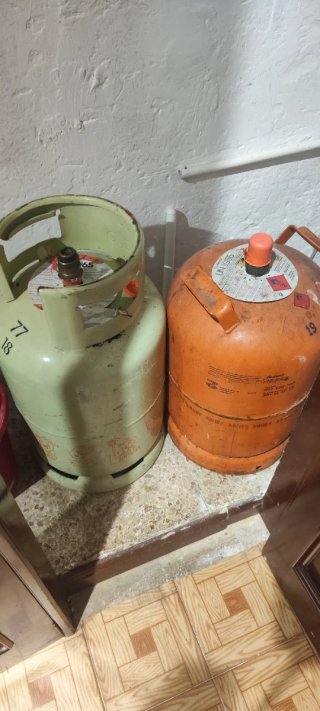 Cocina de gas 4 fogones y tres bombonas