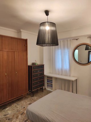 Habitación chica  en  piso céntrico Valencia